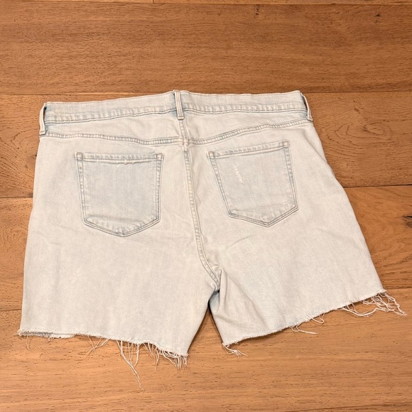 BNWOT size 16 Old Navy Denim Women's Shorts - Picture 3 of 6